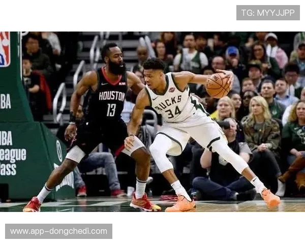 解析曼联防守隐患:定位球与传中成致命短板